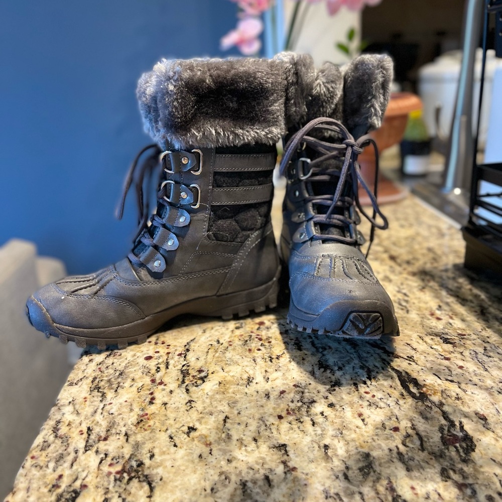 Polo winter boots for women , gray with faux fur size 5.5